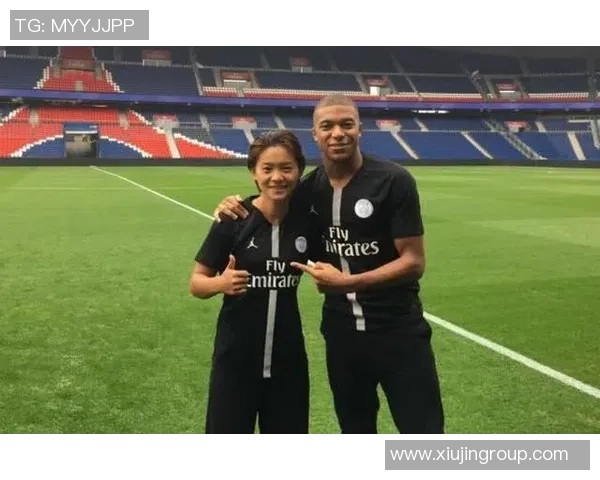 如何与足球明星展开一段浪漫恋情的实用指南与建议